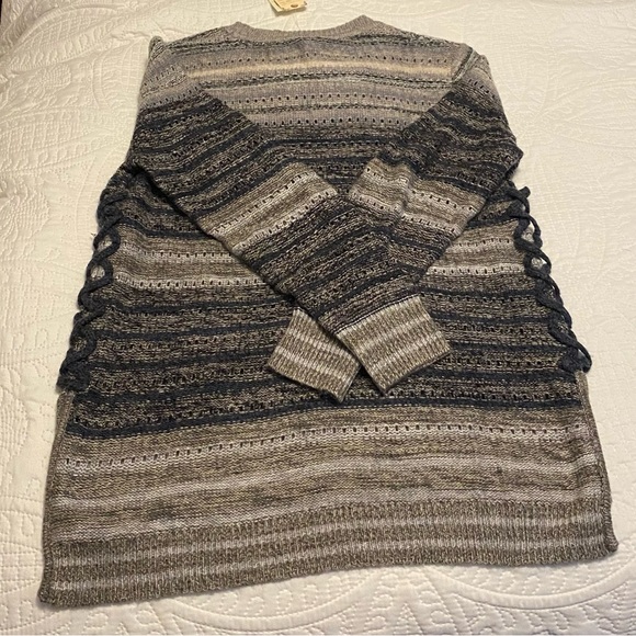 BNWT Lucky Sweater - Picture 2 of 4